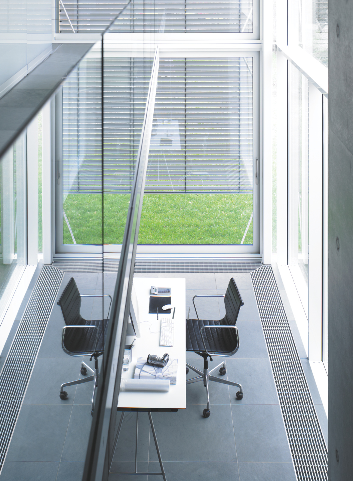 Zehnder_RAD_Terraline-HY_office  Zehnder Terraline Decorative radiator Top view