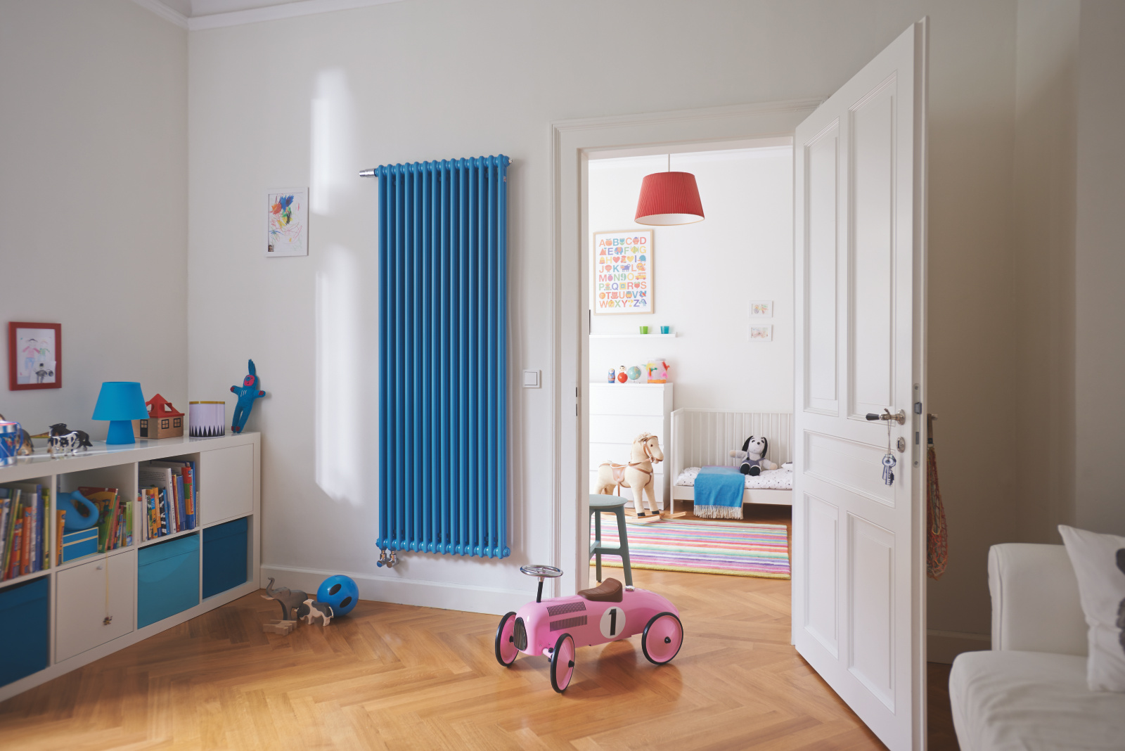 Zehnder_RAD_Charleston-HY_2180_14_horizonblue_kind_02a Rendering Zehnder Charleston Decorative radiator