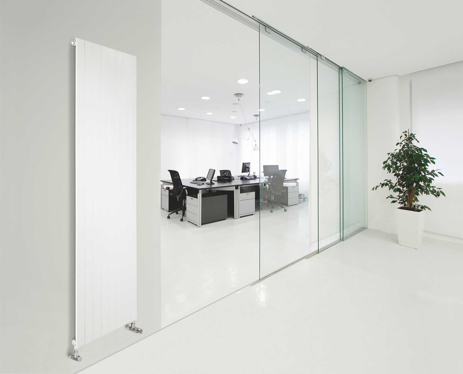 Zehnder_RAD_Nova-HY_commercial setting Rendering Zehnder Nova Decorative radiator Side view