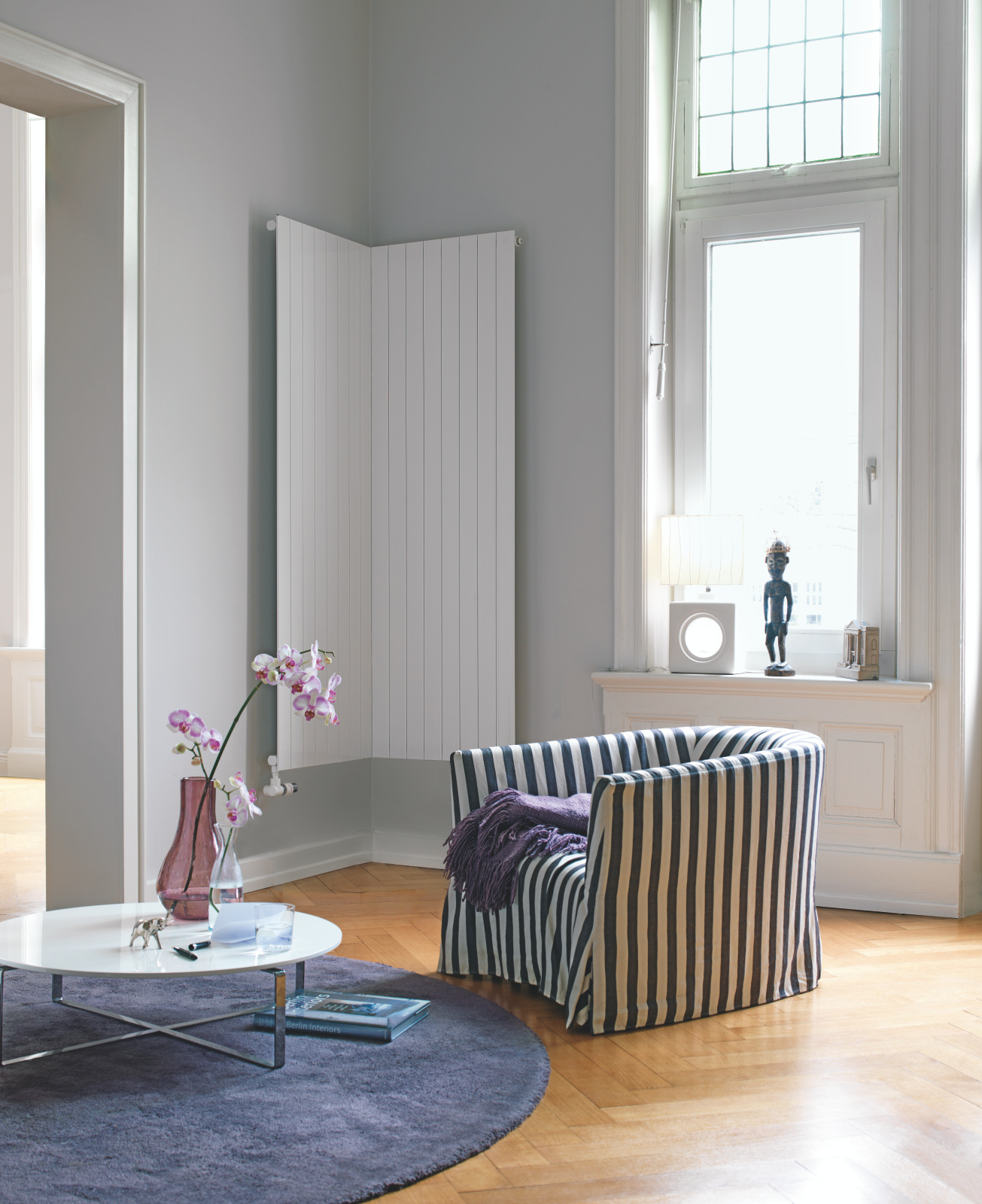 Zehnder_RAD_Nova-HY_thermostat_livingroom Rendering Zehnder Nova Decorative radiator