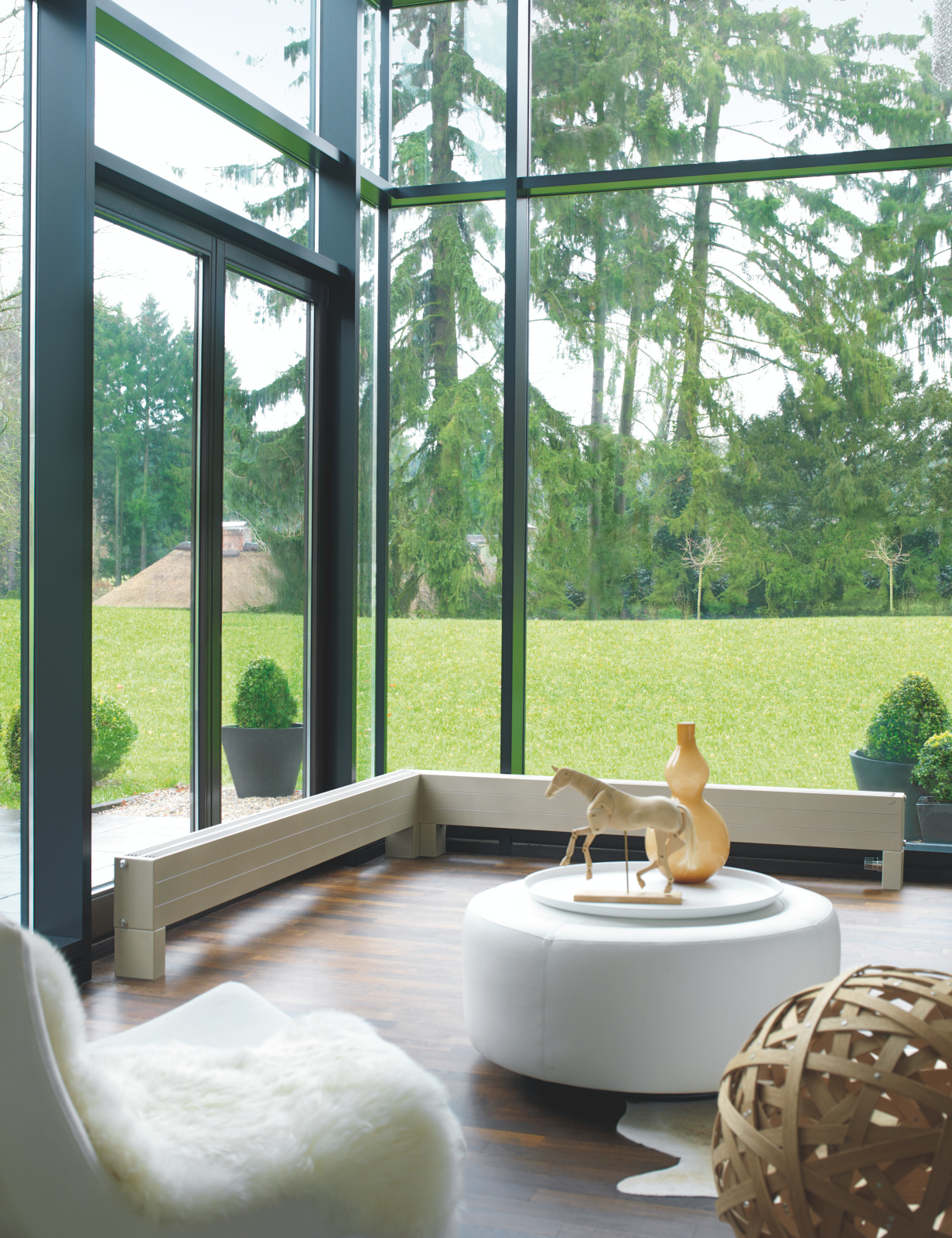 Zehnder_RAD_Radiavector-HY_cream_livingroom_1z1,3 Rendering Zehnder Radiavector Decorative radiator