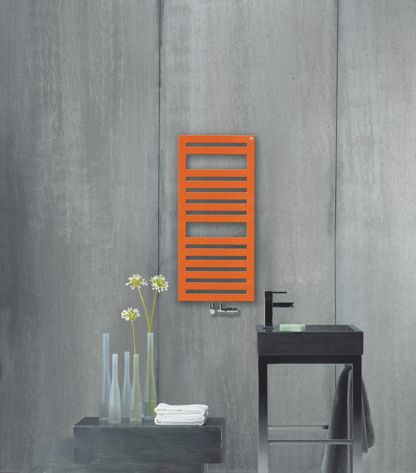 Cut-Out Zehnder Metropolitan Spa Decorative radiator Front view