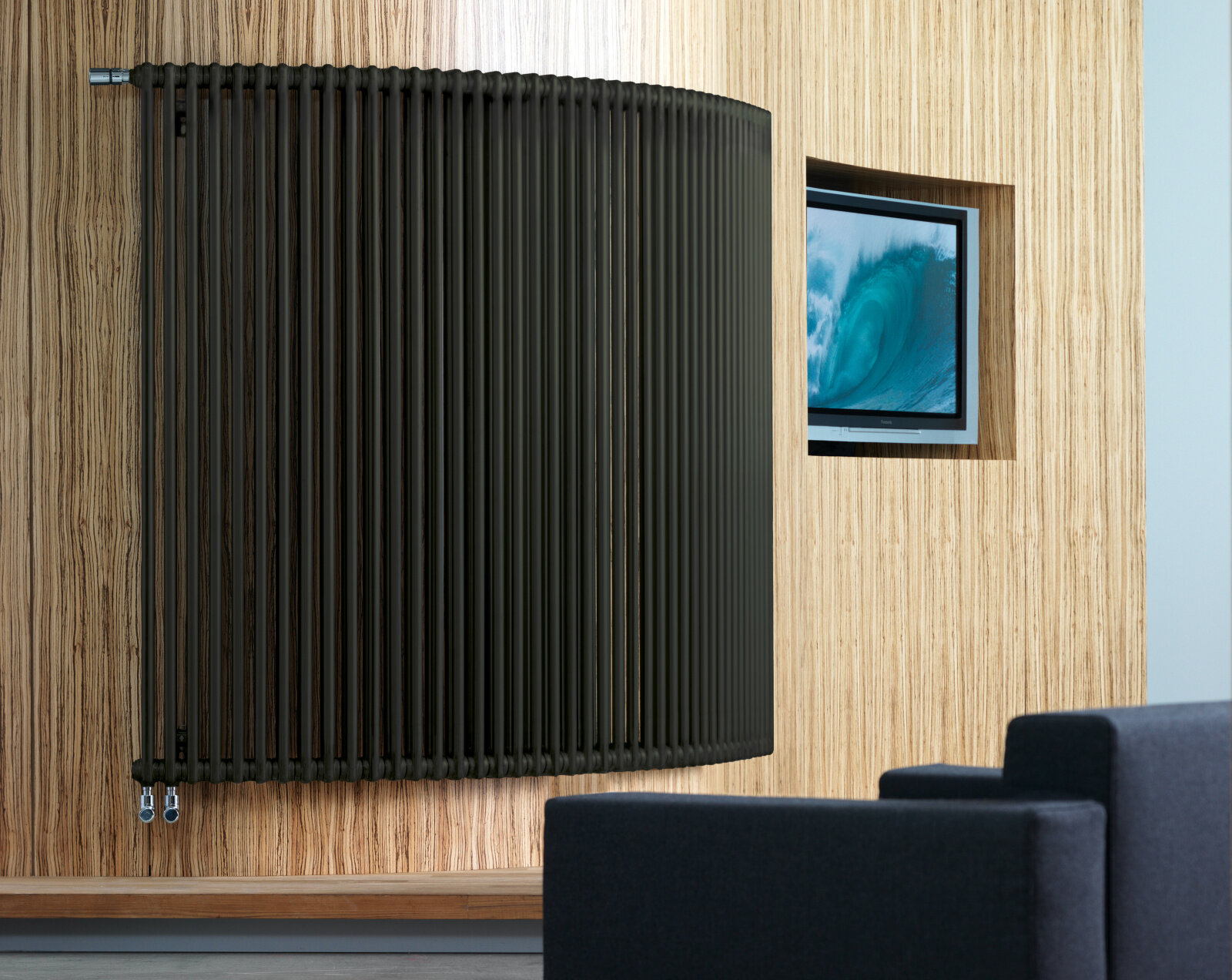 Zehnder_RAD_Charleston-HY_connection_bottom_left_thermostat_bended_Umbragrey_living_print+web Rendering Decorative radiator Front view